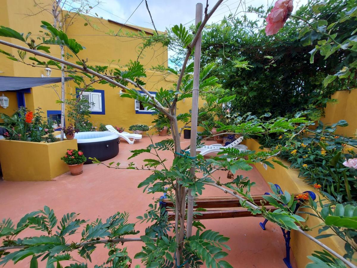 Casa Maestro Lelo - Acogedora Casa Rural Canaria Con Patios Y Jardines De Flores Las Palmas de Gran Canaria Esterno foto